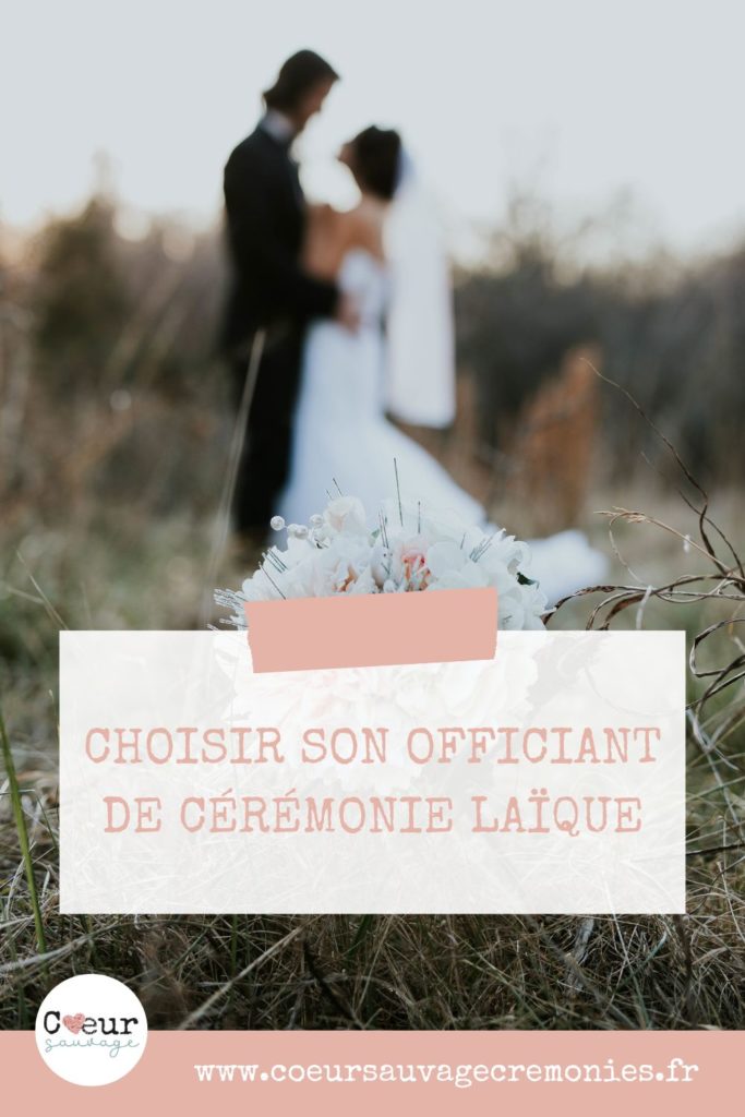 épingle Pinterest avec une photo de mariés et des conseils pour choisir son officiant de cérémonie
